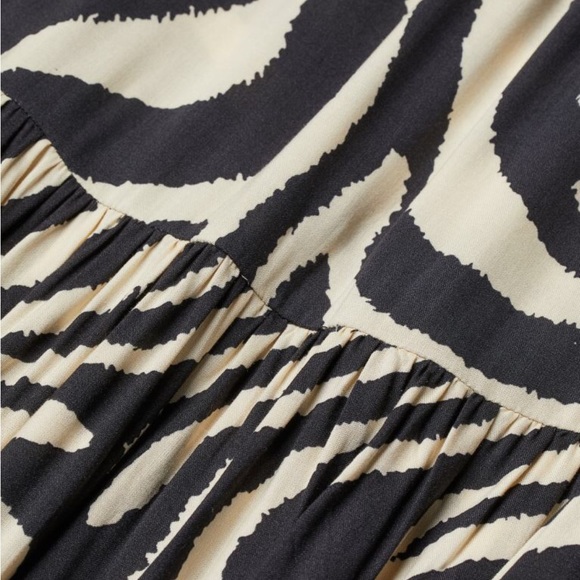 H&M calf length animal print smock dress 🦓 long sleeve 💫 black & cream 🦓 - Picture 2 of 6